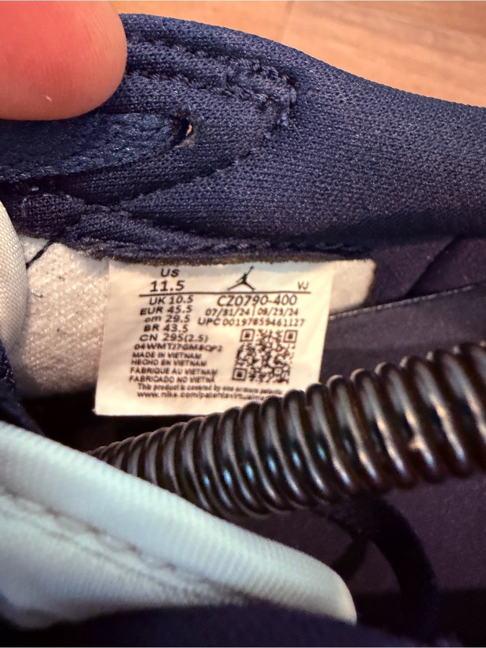Jordan 1 Low OG - Picture 5 of 6